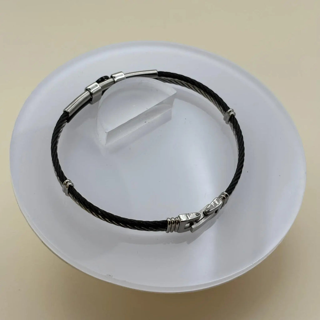 Bracelet argenté pour homme avec motif câble tressé noir en acier inoxydable détail central rose des vents
