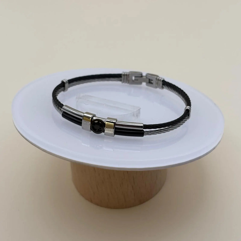Bracelet argenté homme avec motif câble tressé noir en acier inoxydable détail central rose des vents
