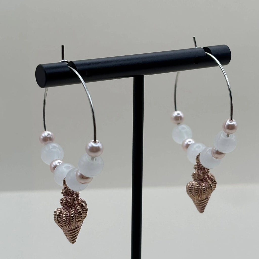 Boucles d'oreilles créole diamètre de trois cm breloque coquillage rosé
Perles acryliques