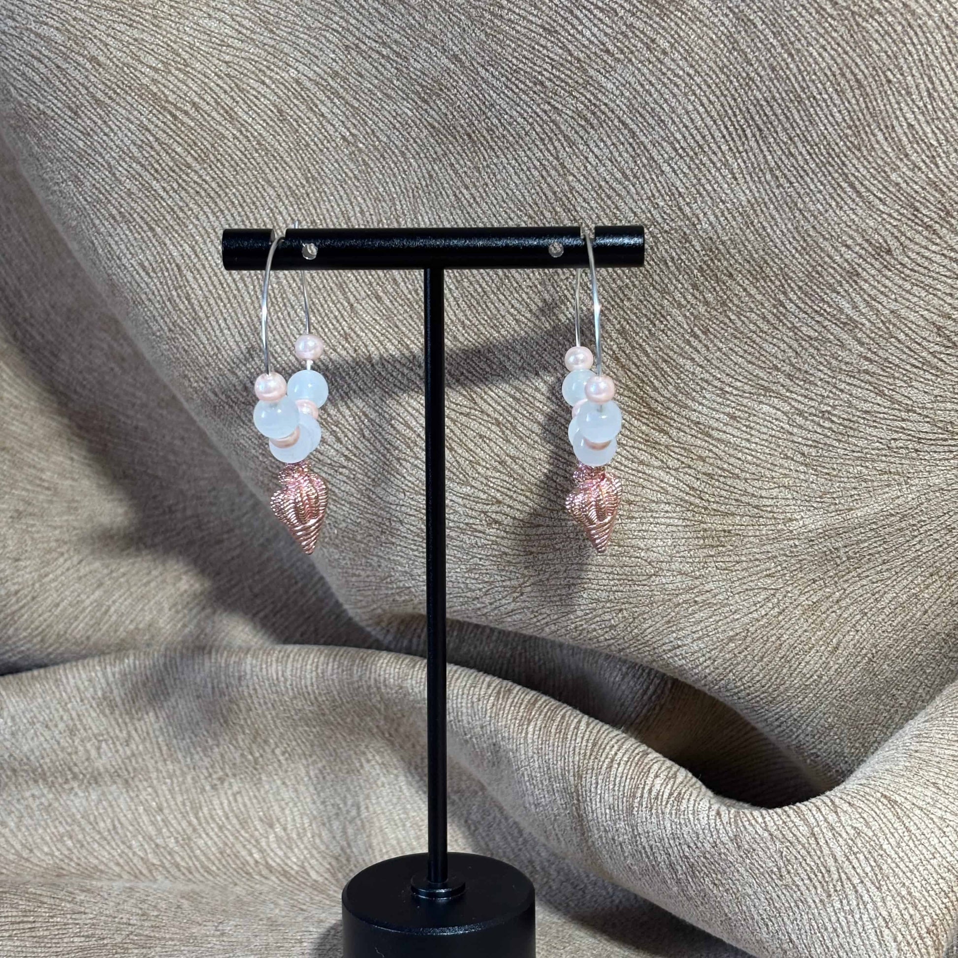 Boucles d'oreilles créole diamètre de 3 cm breloque coquillage
Perles acryliques