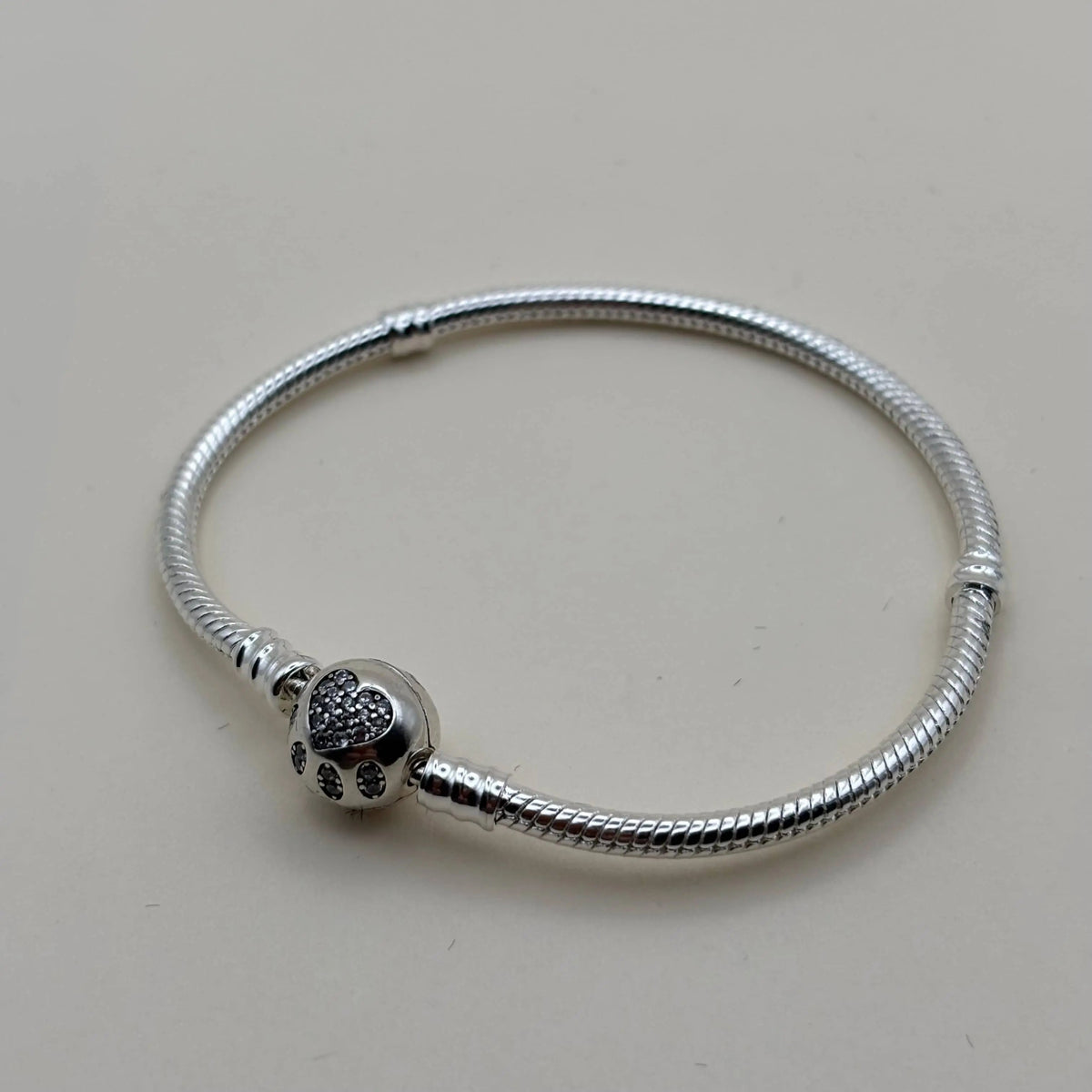 Bracelet Pand'Or avec charm boule avec motif strass et cœur  en acier inoxydable