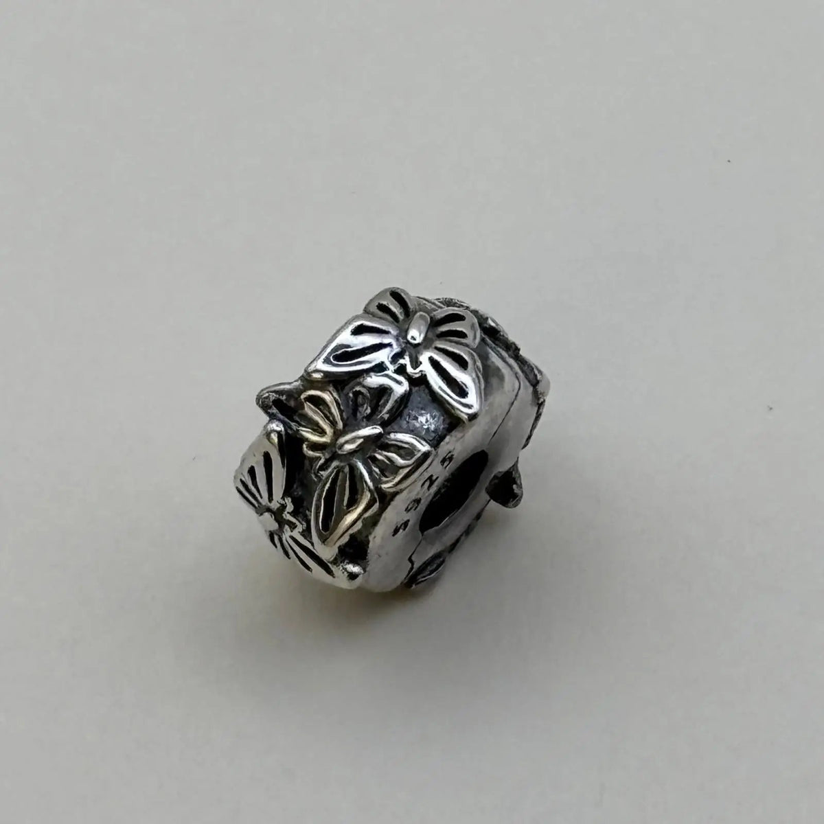 Charms Pand'OR argenté en forme de papillons en argent sterling