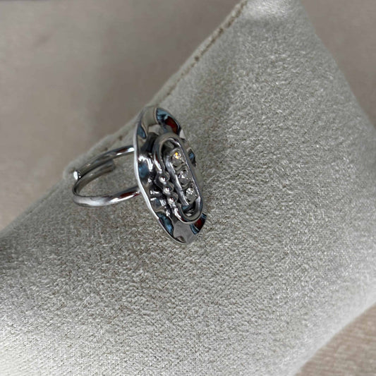 Bague argentée ajustable ovale avec trois brillants vendu sur le site internet prêtes à briller