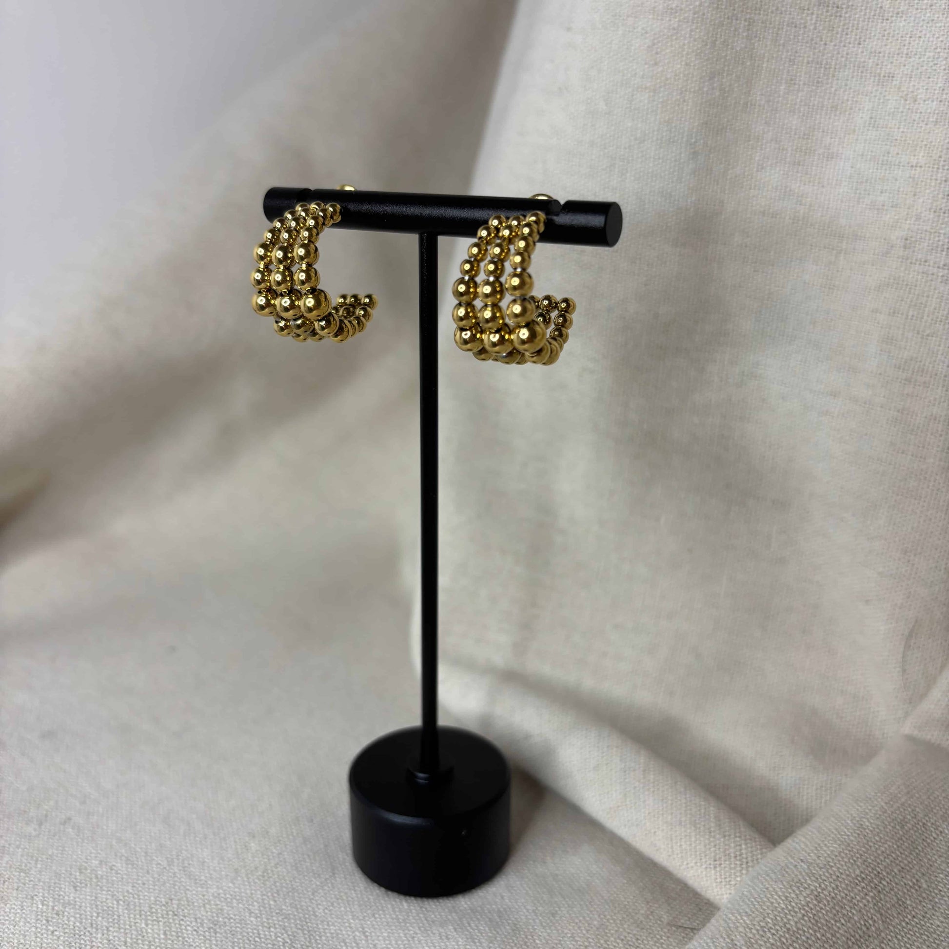 Boucles d'oreilles | Façon créole | Triple rang en perles | Or | Acier inoxydable