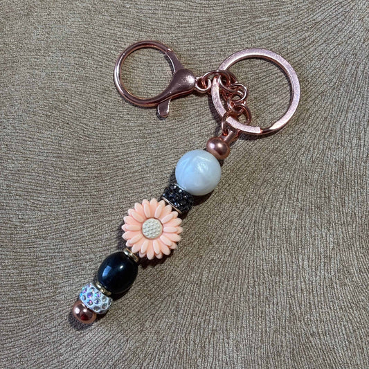 Porte clé en perles motif perles et fleur orange