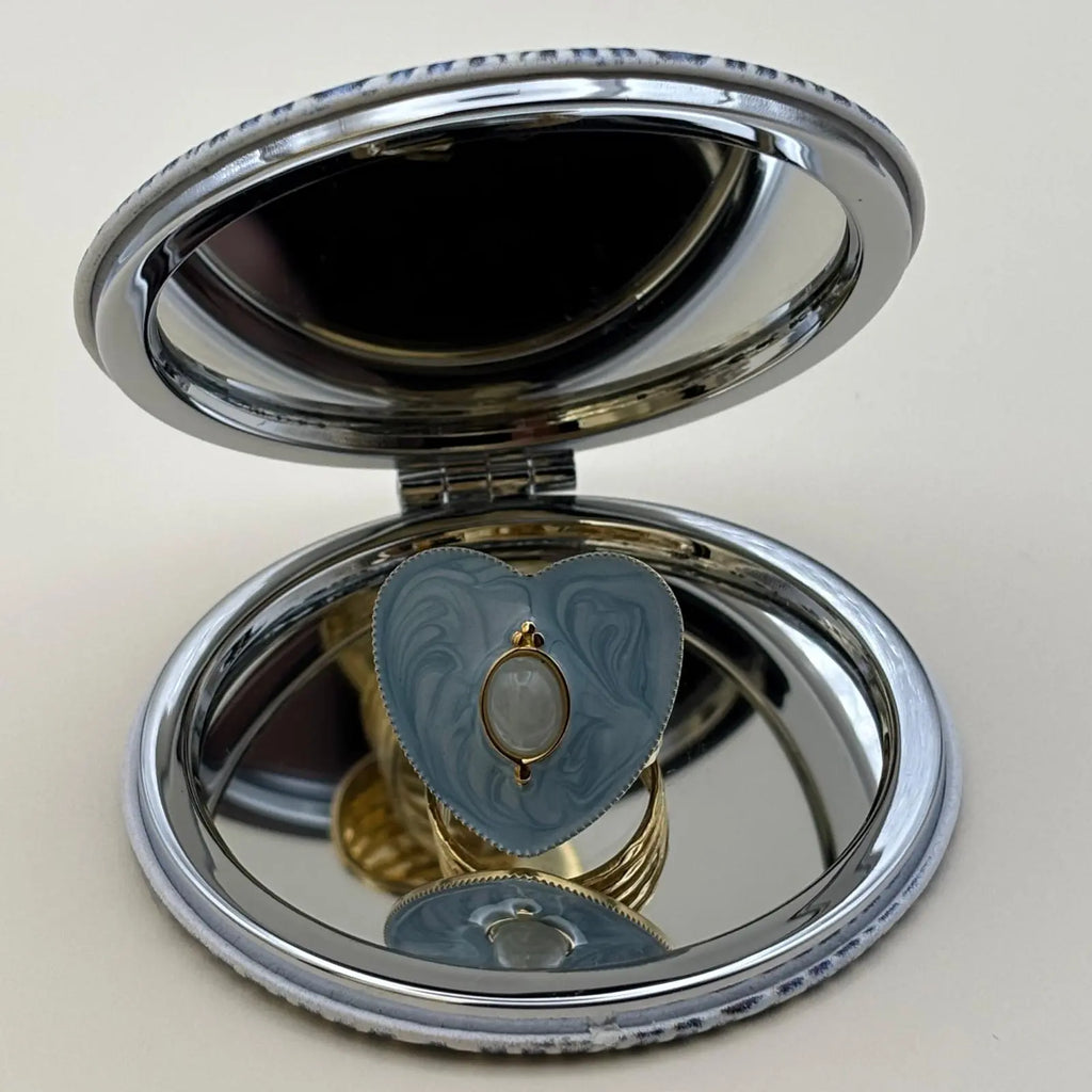 Bague dorée ajustable en forme de coeur brillant bleu avec en son centre une perle de forme ovale bleue