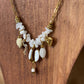 Collier fantaisie | Chaine dorée et breloques cœur flamant blanc | Coquillages et perles blanches | Acier inoxydable
