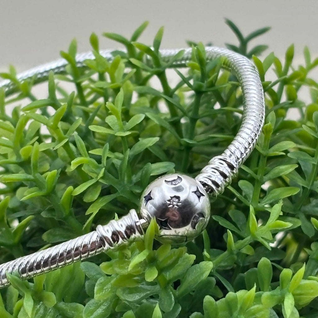 Charm Pand'Or argenté avec un fermoir en forme de boule