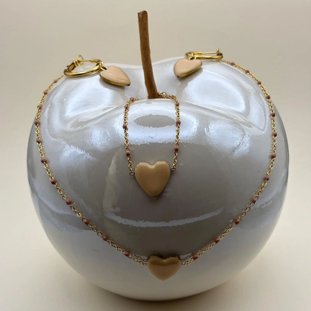 Parure collier bracelet et boucles d'oreilles pendentif avec cœur coloré blanc