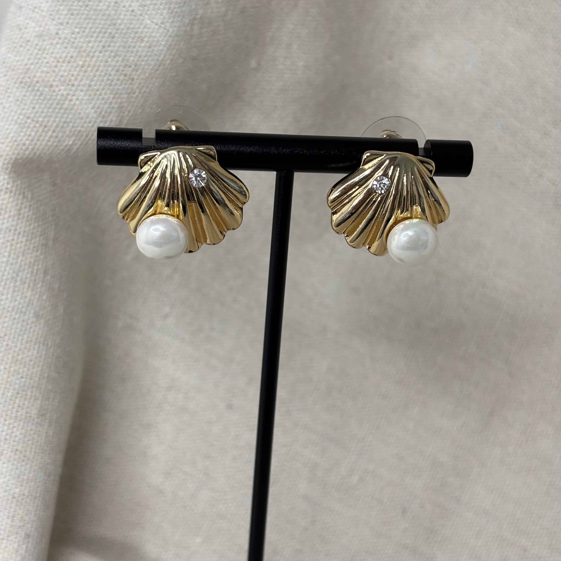 Boucles d'oreilles argentées |Coquillage avec perle dorée Acier inoxydable