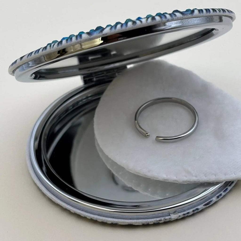 Bague argentée réglable avec incrustation de tout petits strass