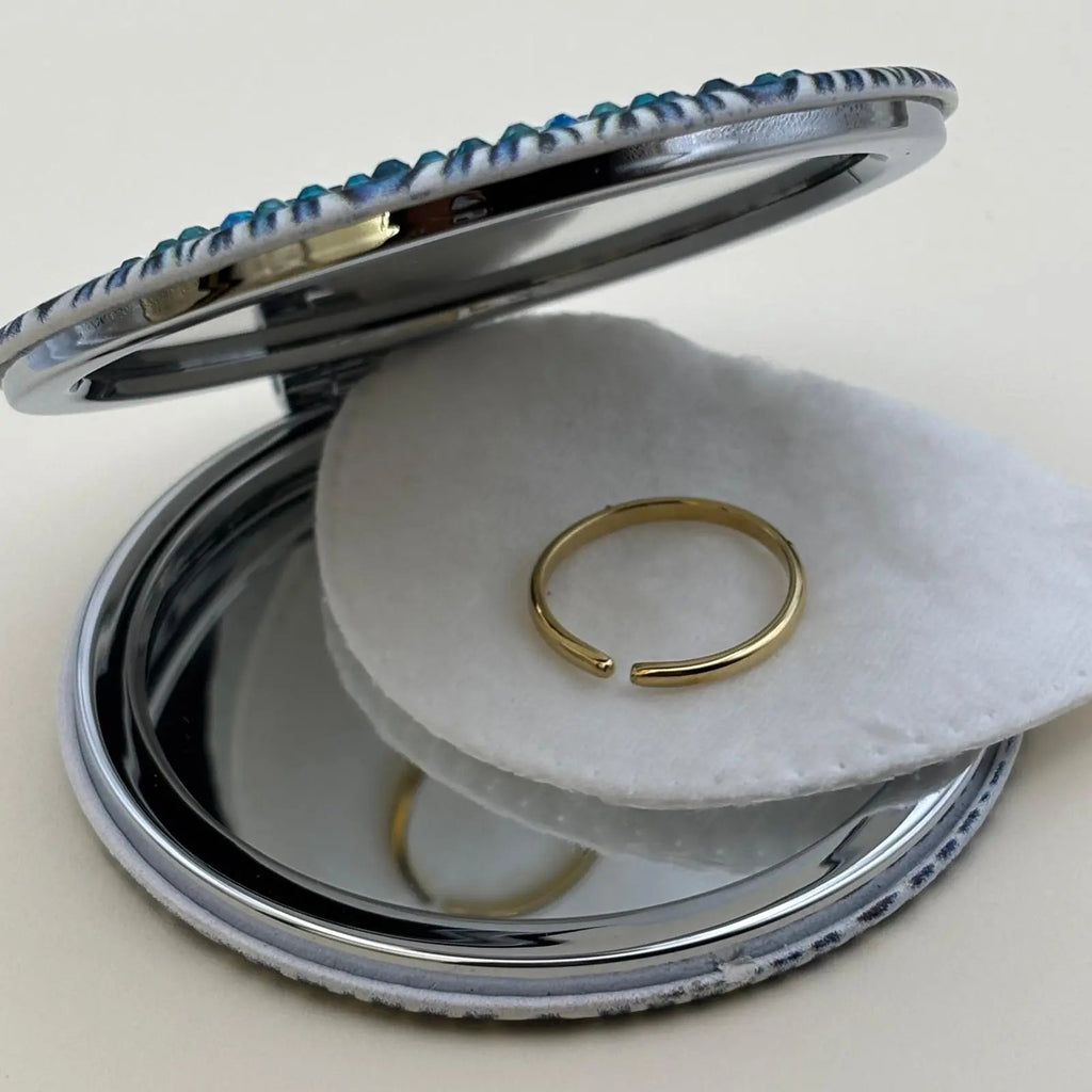 Bague dorée réglable avec incrustation de tout petits strass