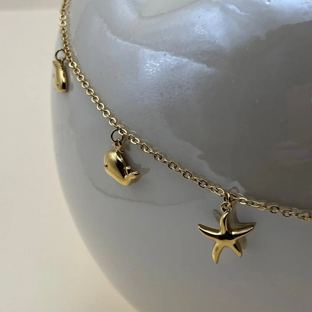 Collier doré avec breloques coquillage palmier crabe étoile de mer et baleine en acier inoxydable