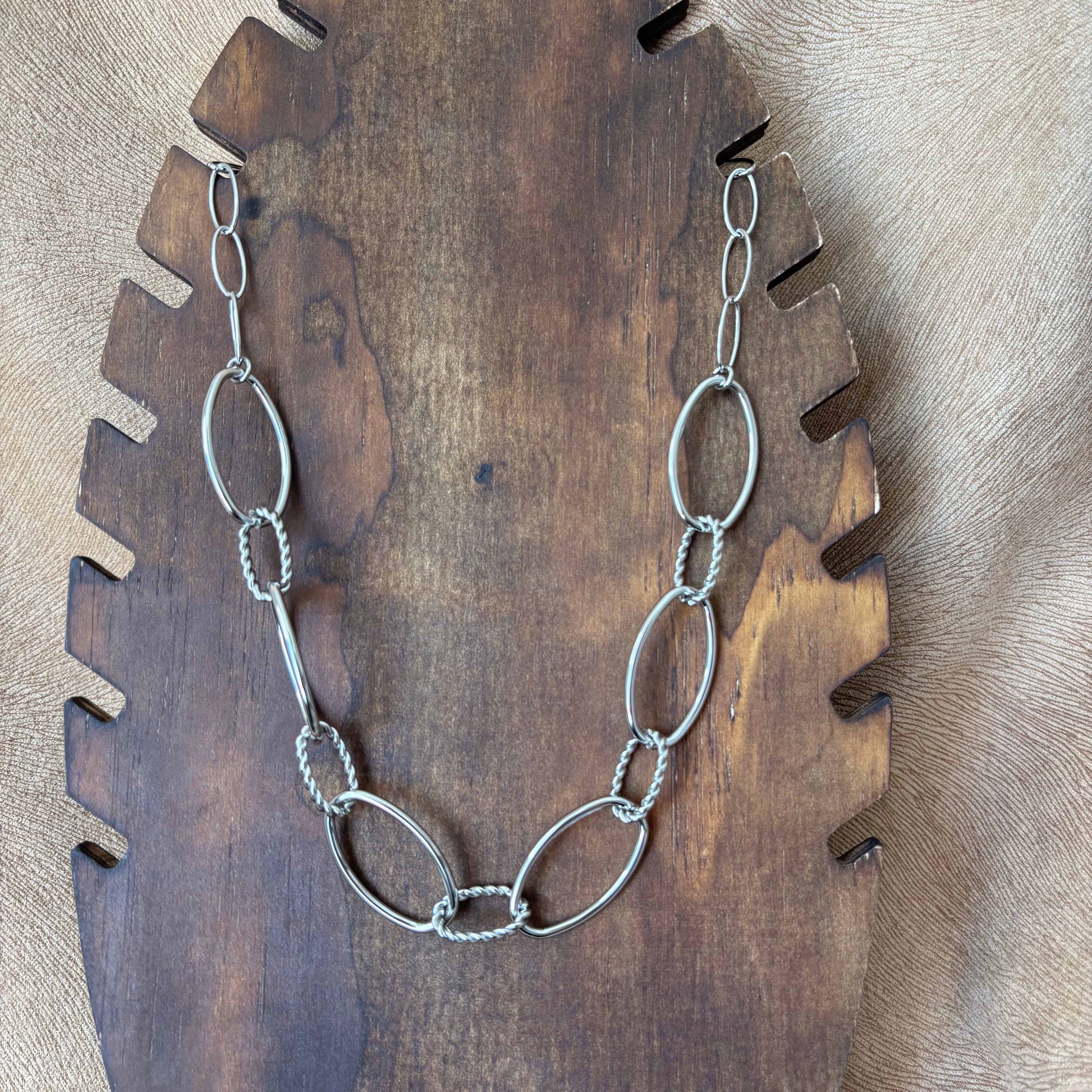 Collier argenté |Anneaux ovales lisses et torsades | Acier inoxydable