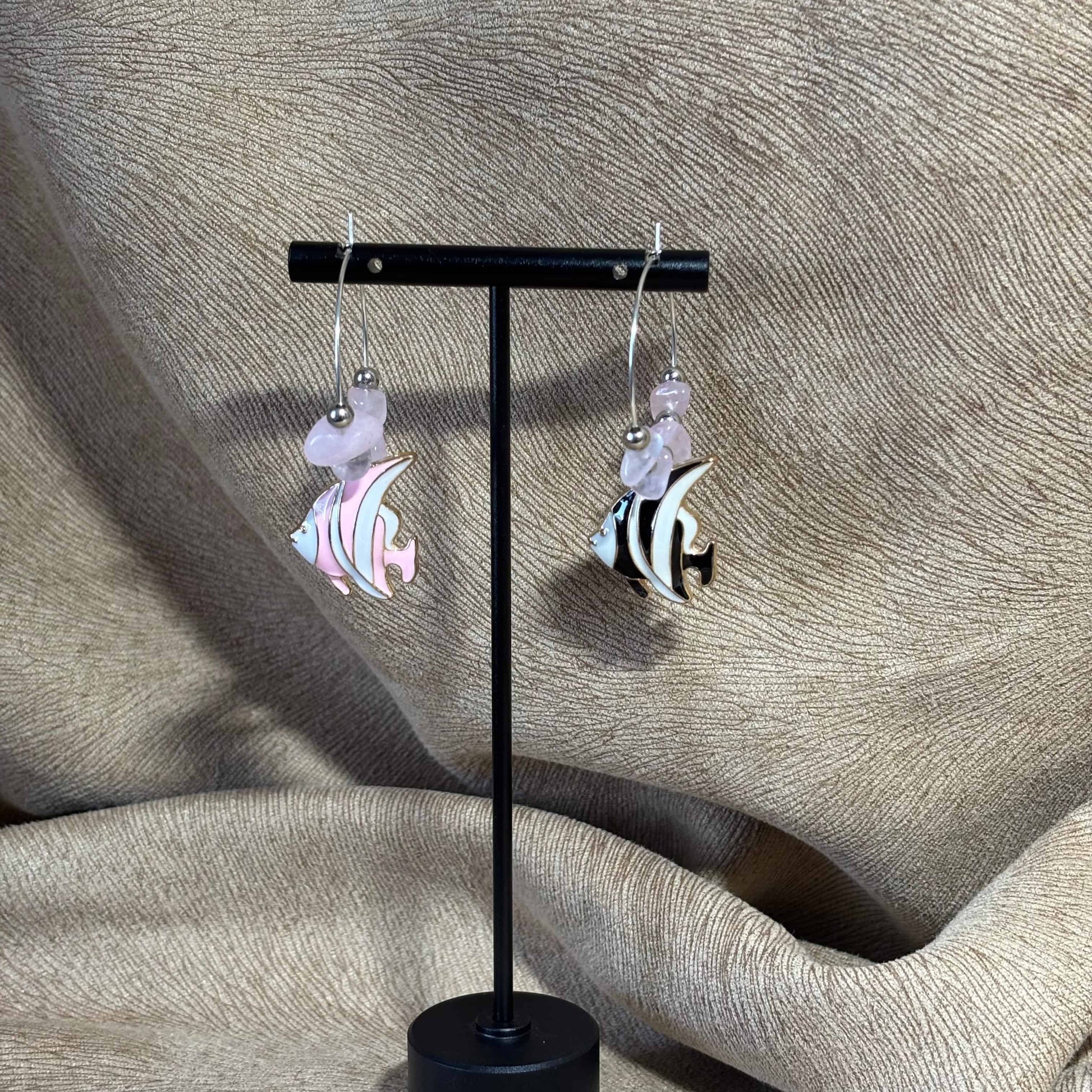 Boucles d'oreilles - créole diamètre 3 cm breloque poissons scalaire colorés
Perles acryliques