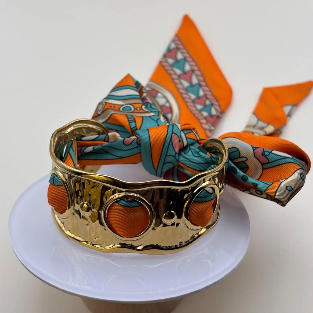 Bracelet de couleur dorée rigide en acier inoxydable taille ajustable par lien coloré