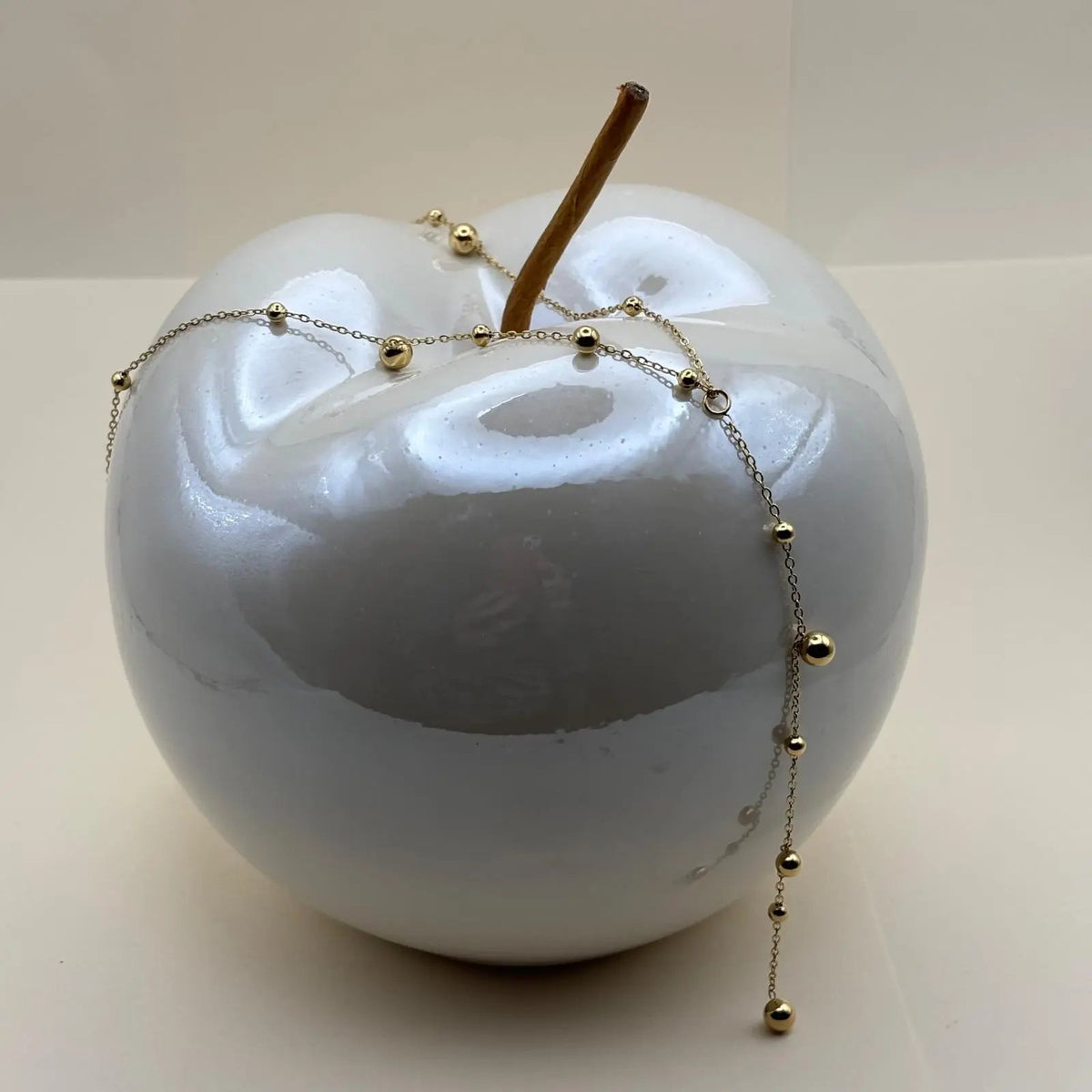 Collier doré en acier inoxydable avec chaine et perles dorées 