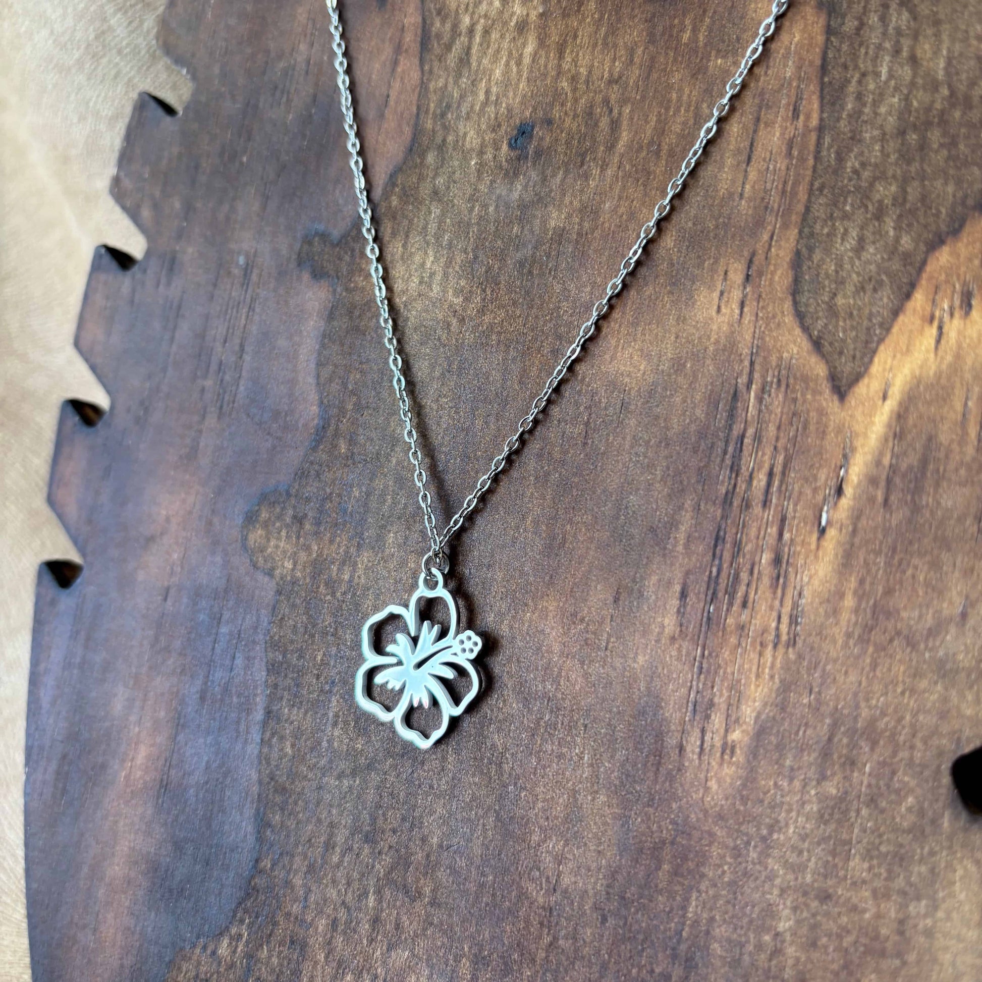 Collier | Sur chainette Fleur d'Hibiscus | argent de près | Acier inoxydable