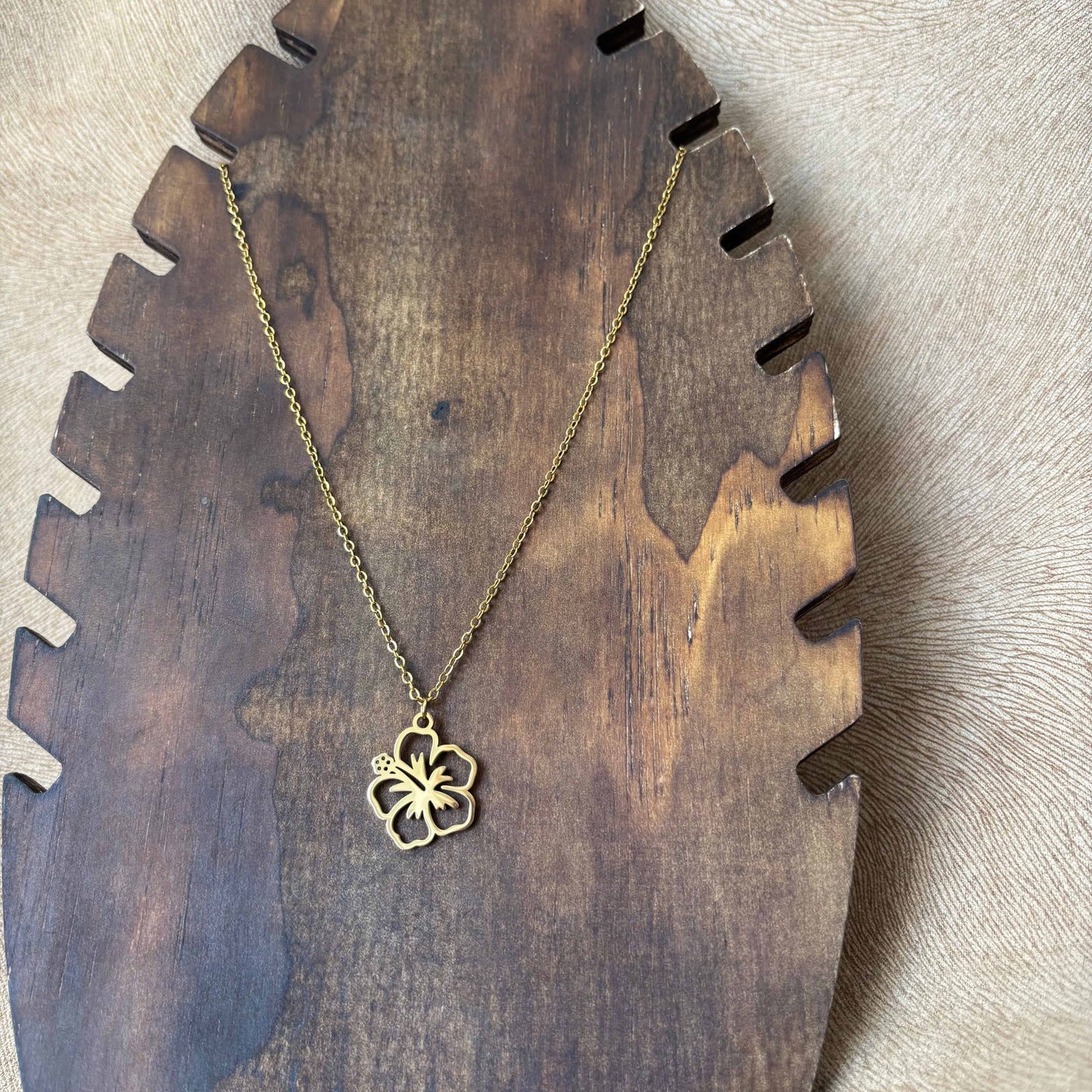 Collier | Sur chainette Fleur d'Hibiscus | or de près | Acier inoxydable