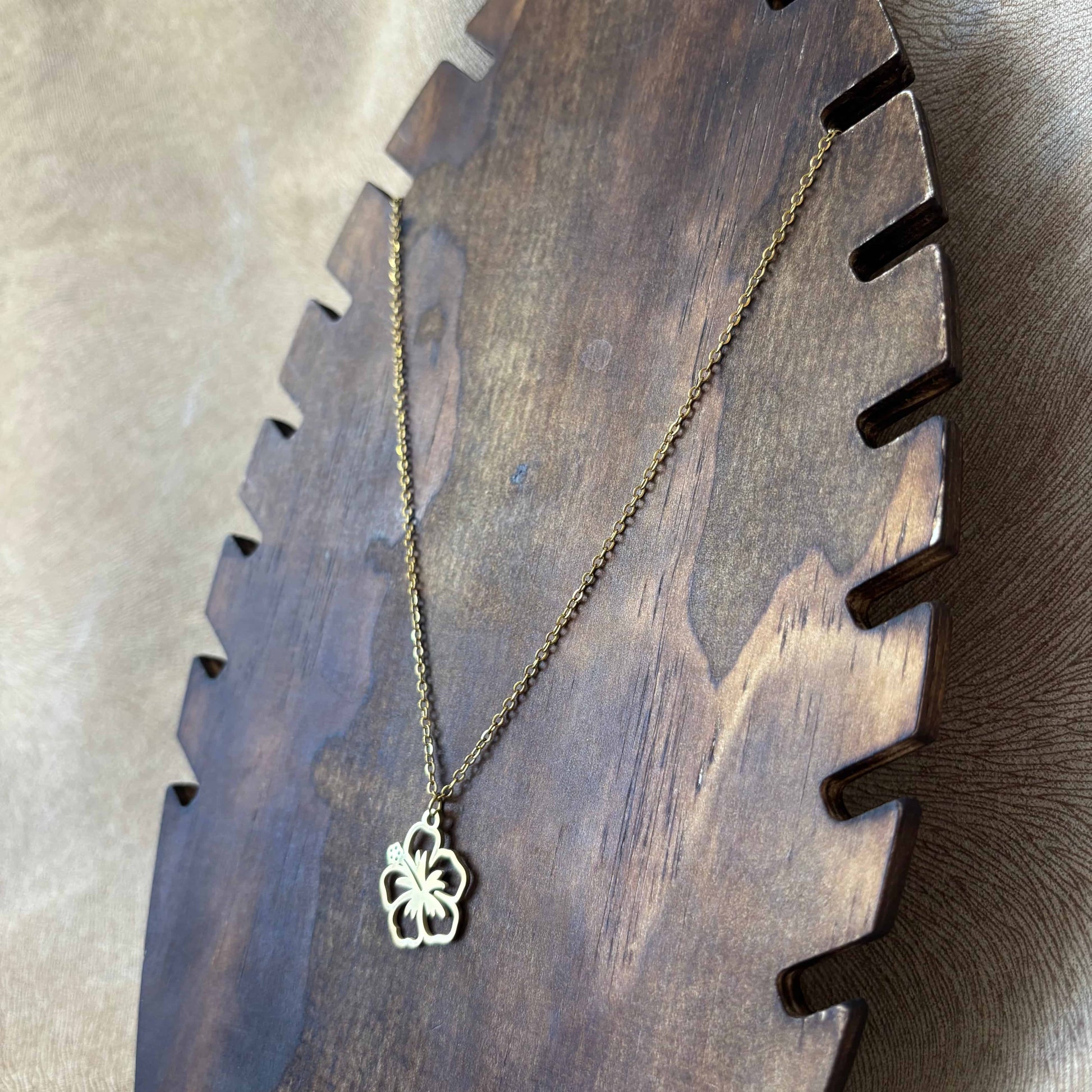Collier | Sur chainette Fleur d'Hibiscus | or | Acier inoxydable