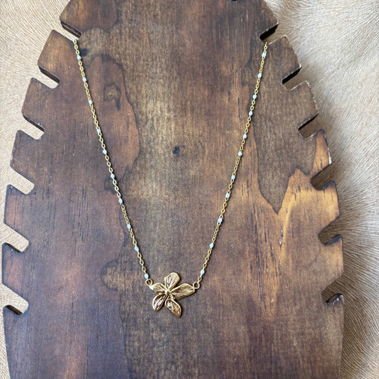 Collier doré | Pendentif central fleur dorée