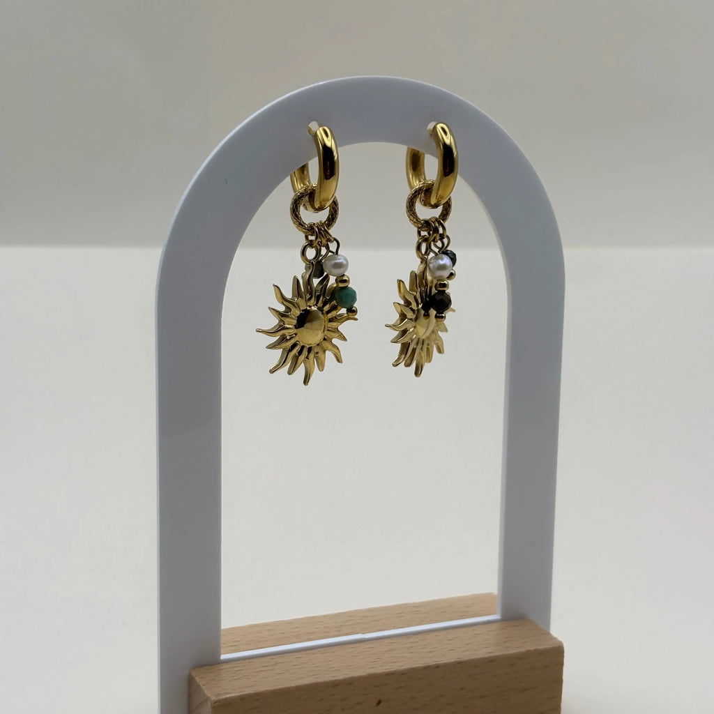 Boucles d'oreilles dorées créoles pendentifs en forme de soleil  et perles colorées