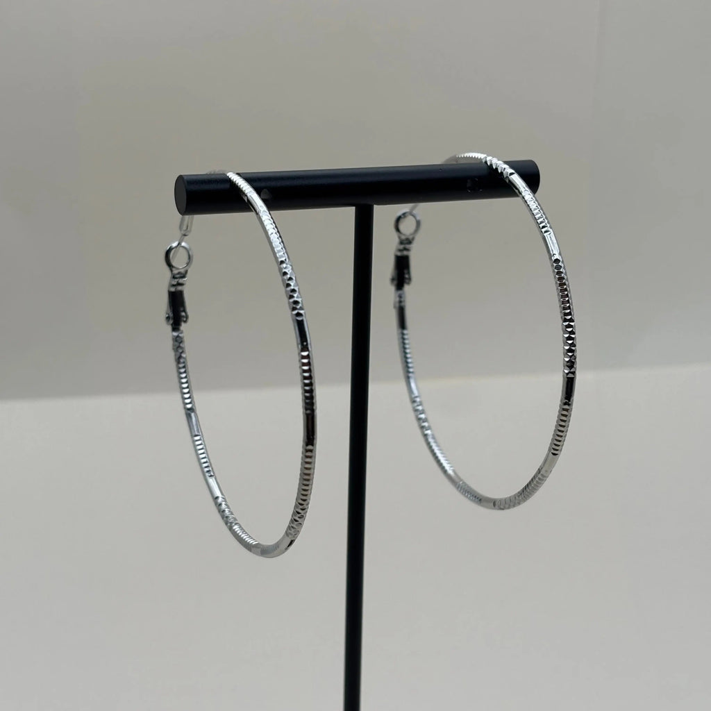 Boucles d'oreilles créoles avec anneau argenté