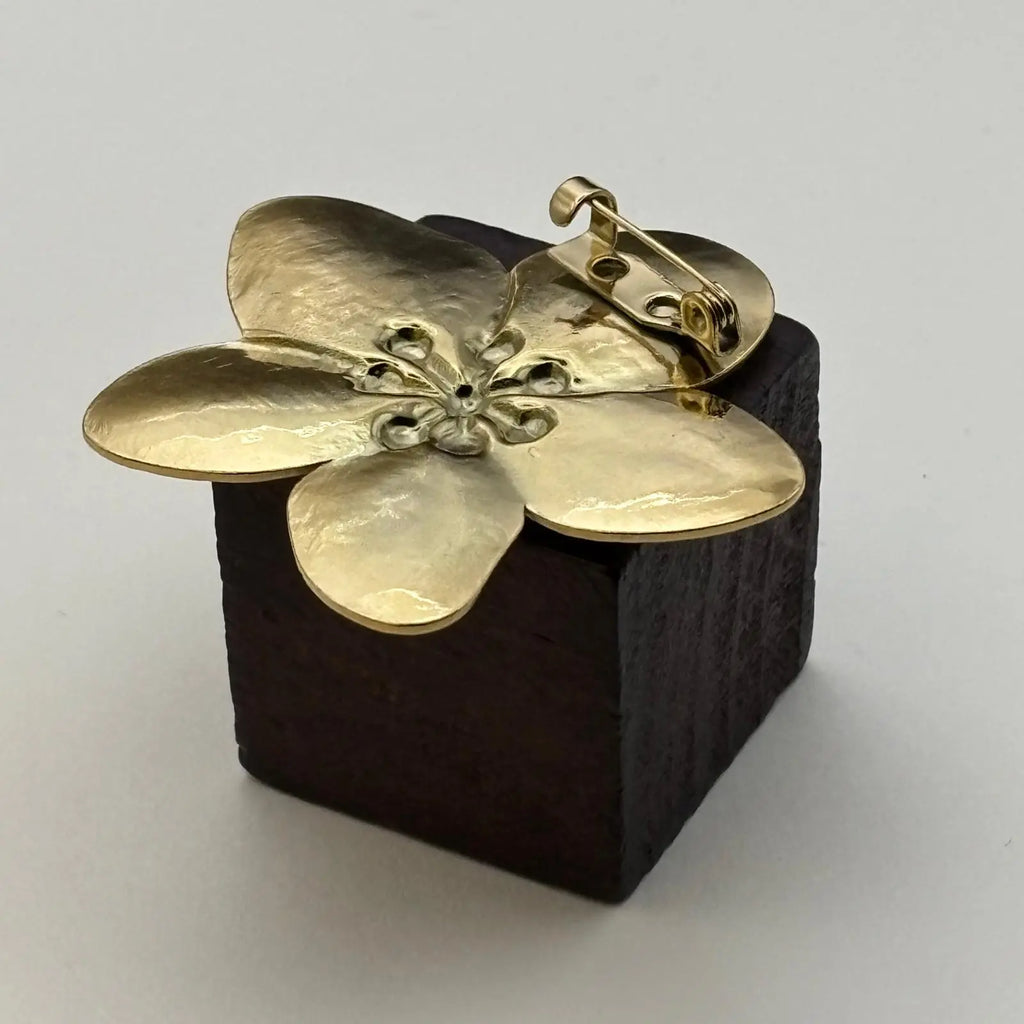 Broche de couleur dorée en forme de fleur à 5 pétales en acier inoxydable 