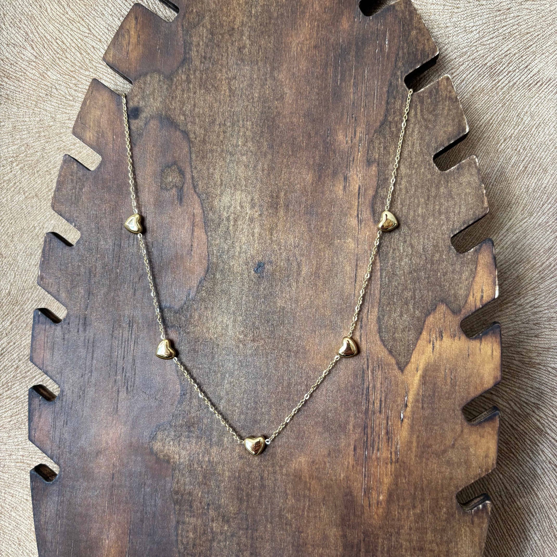 Collier doré |Motif torsadé et cœurs | Acier inoxydable