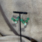 Boucles d'oreilles - créole diamètre 3 cm breloque coquillage peint vert et blanc et perles en acrylique