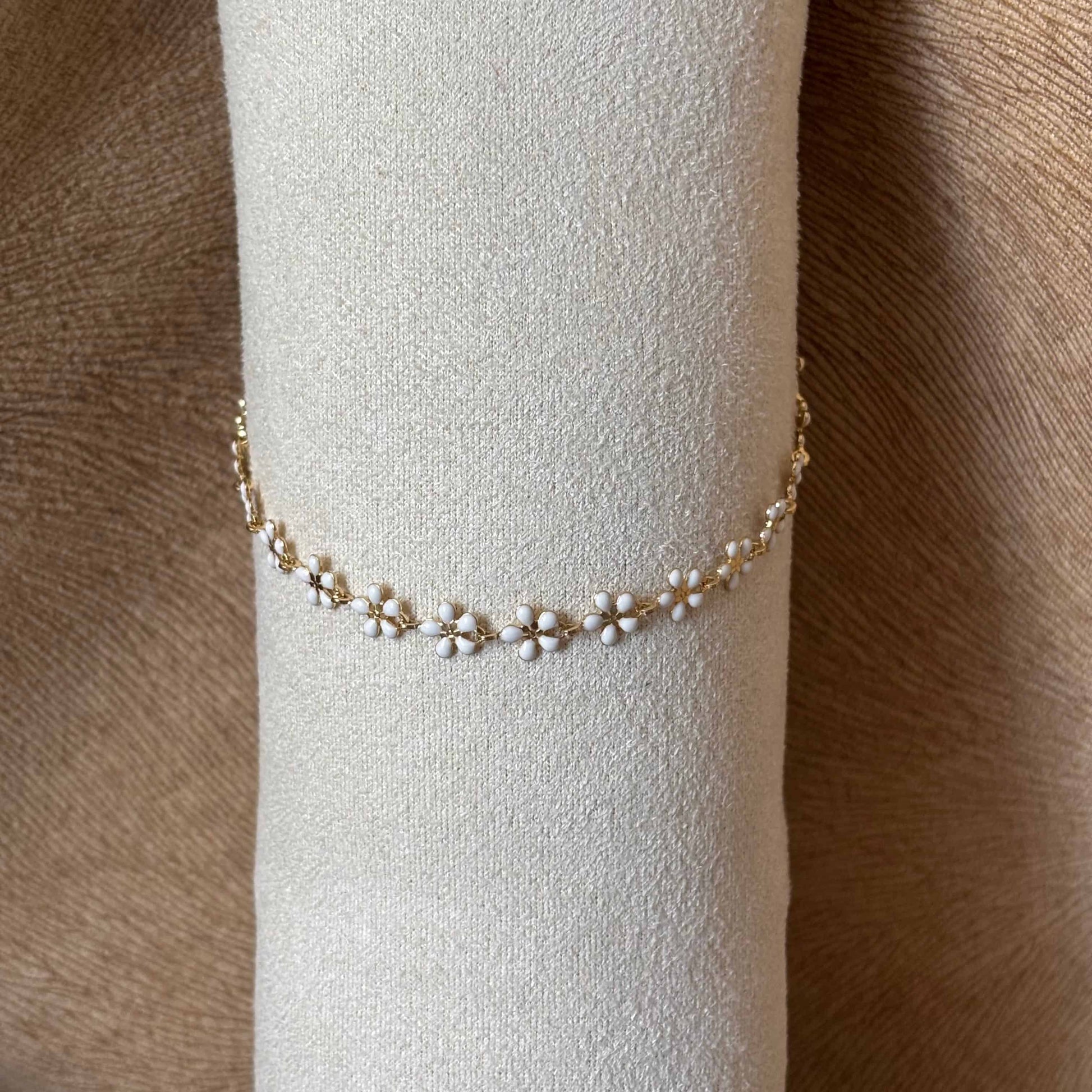 Bracelet de cheville
Fleurs marguerite peint en pointe de céramique blanche