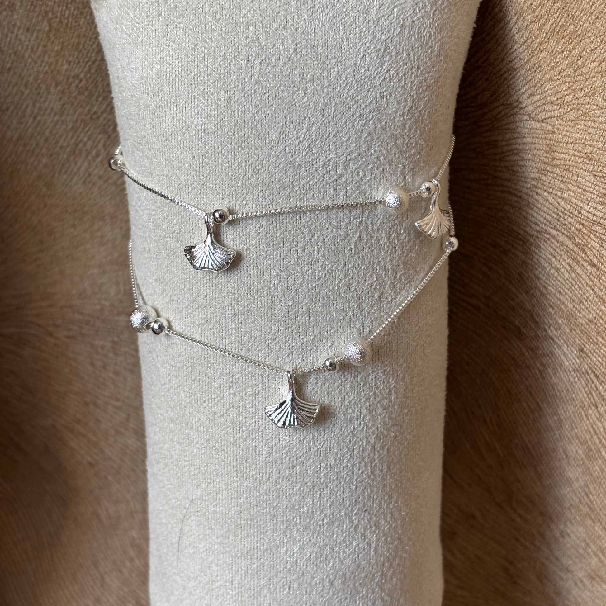 Bracelet de cheville
Breloques feuilles & perles