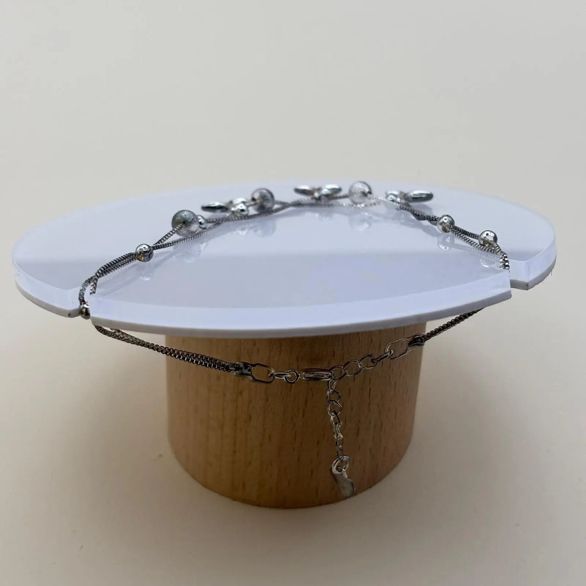 Bracelet de cheville avec des breloques forme de feuilles et de perles