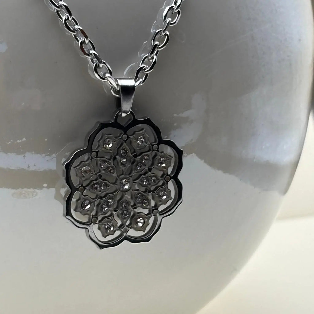 Ensemble boucles d'oreilles et pendentif argenté fleur en strass