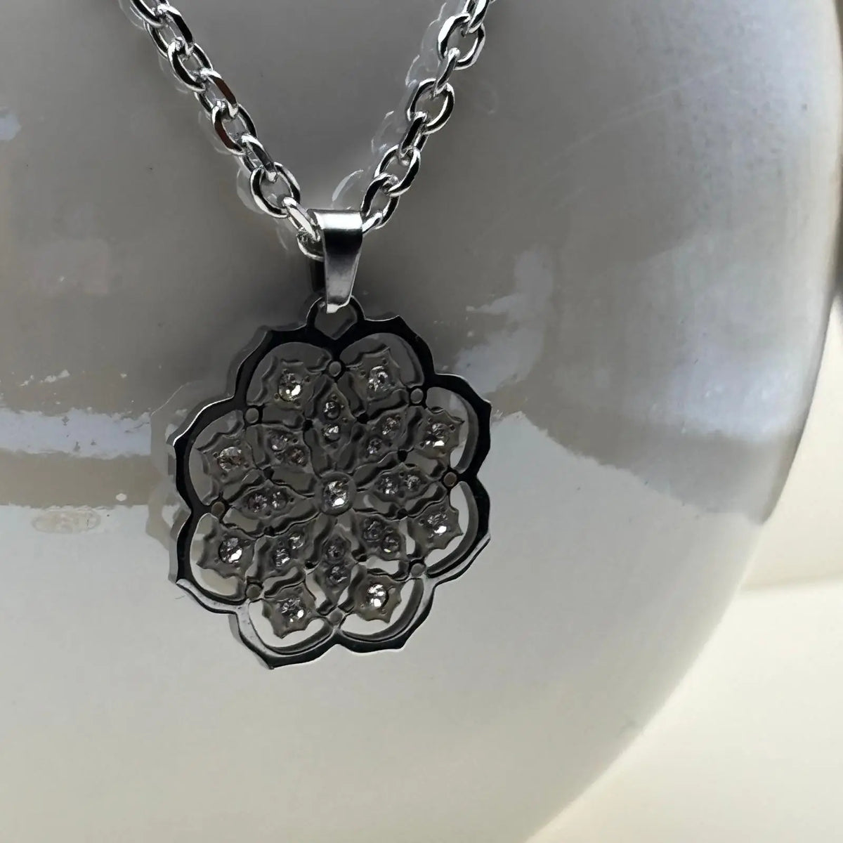 Ensemble boucles d'oreilles et pendentif argenté fleur en strass