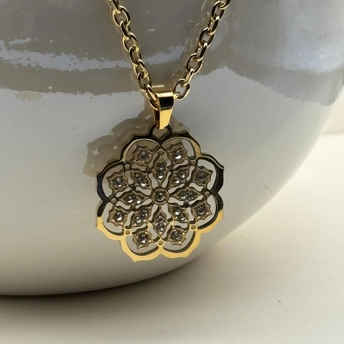 Ensemble boucles d'oreilles et pendentif doré fleur en strass