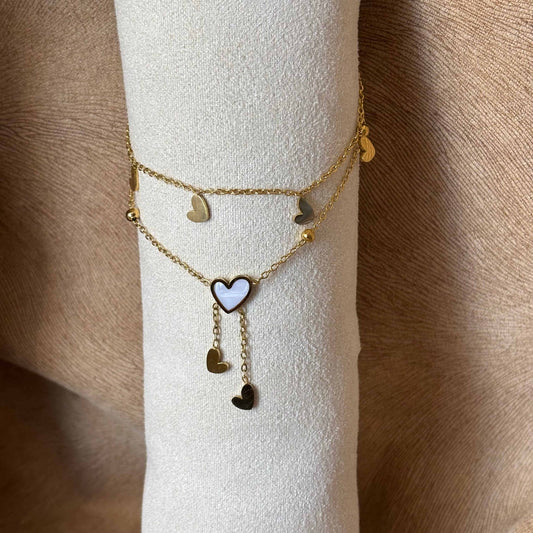 Bracelet de cheville
Chainette dorée
Breloques coeur