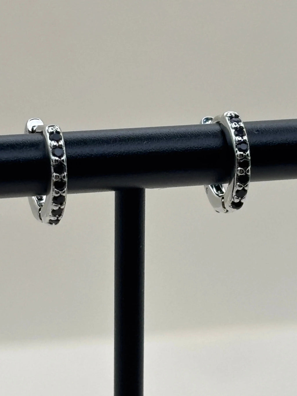 Piercing de nez en argent 925, orné de zircons noirs