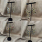 Boucles d'oreilles créoles dorées 3,5cm avec breloques perles de verre colorées. Acier inoxydable hypoallergénique. Style bohème chic.
