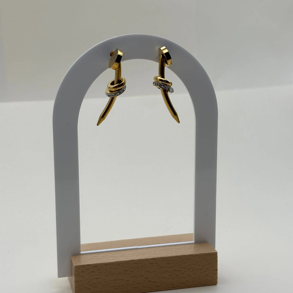 Boucles d'oreilles dorées avec motif clou et strass en acier inoxydable 