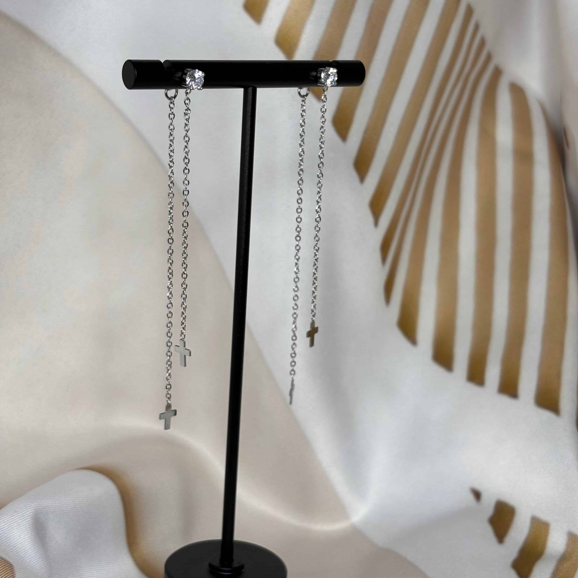 Boucles d'oreilles | Petite croix sur base brillants | argent | Acier inoxydable