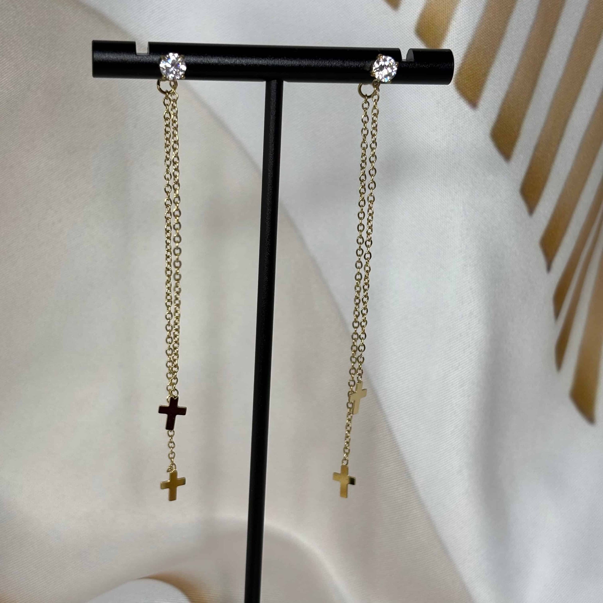 Boucles d'oreilles | Petite croix sur base brillants |or | Acier inoxydable