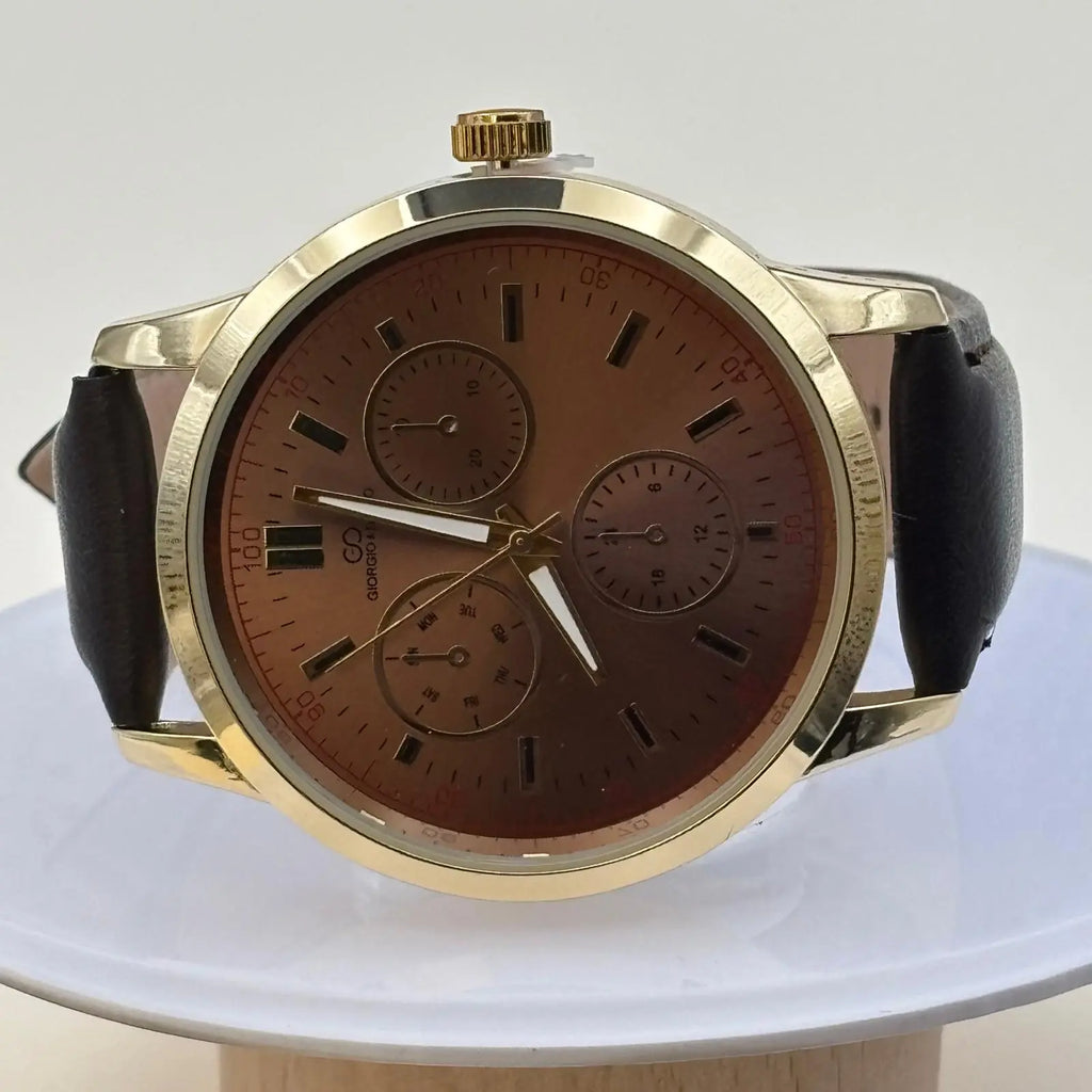 Montre homme avec bracelet en simili cuir noir et cadran acier avec le fond couleur terracotta et inscriptions noires
