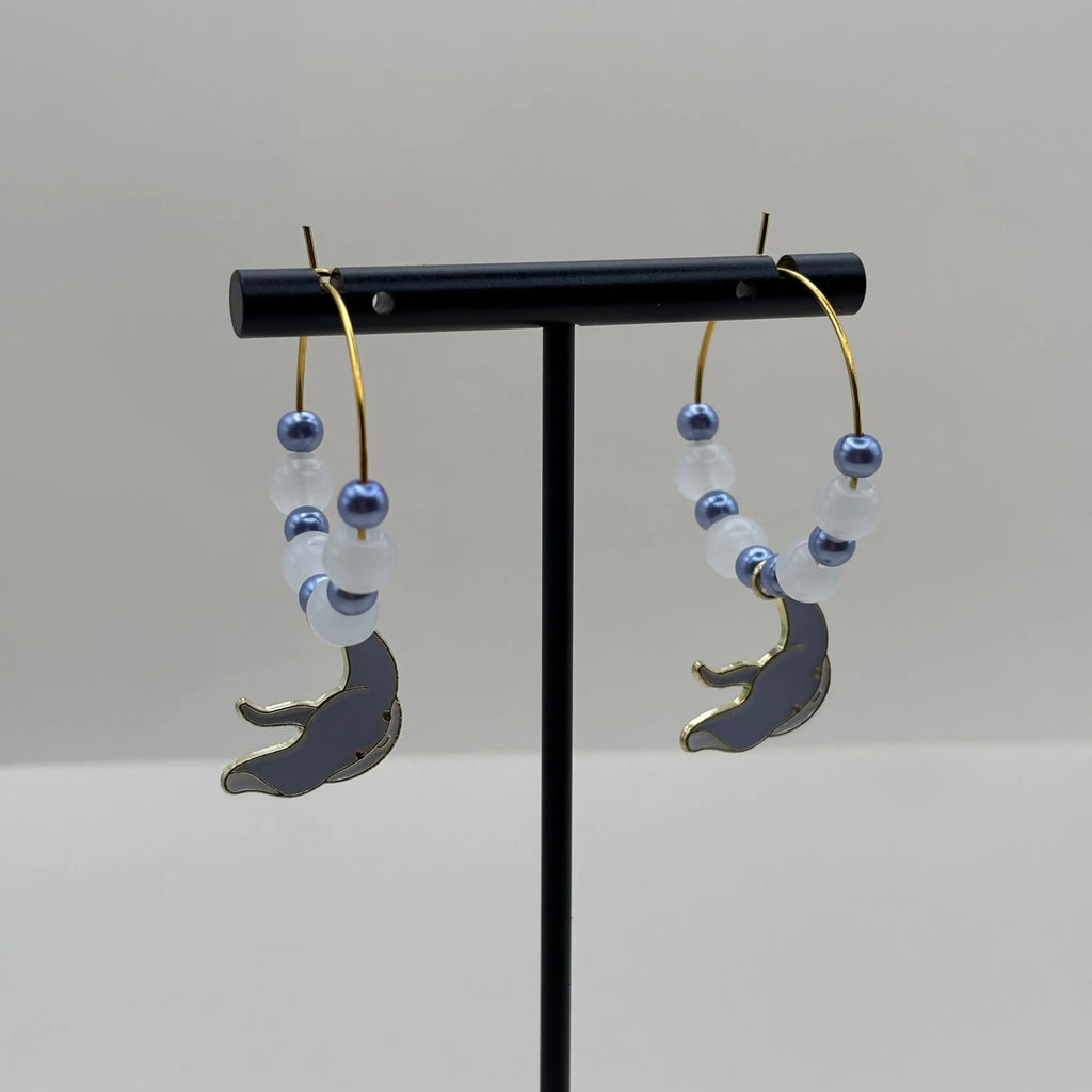 Boucles d'oreilles créoles dorées avec breloque raie 