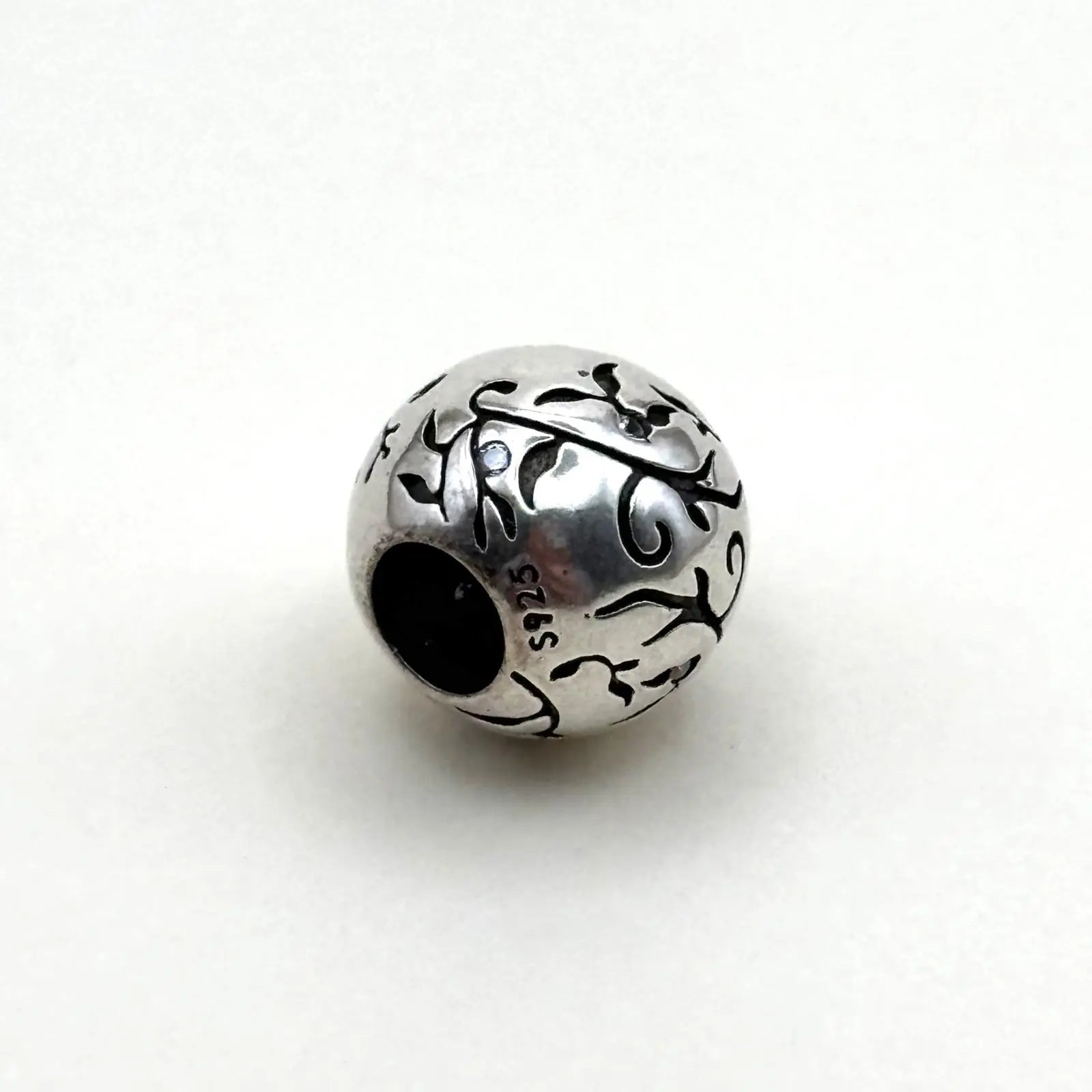 Charms Pand'OR en forme de sphère avec des feuilles de vigne en argent Sterling 925