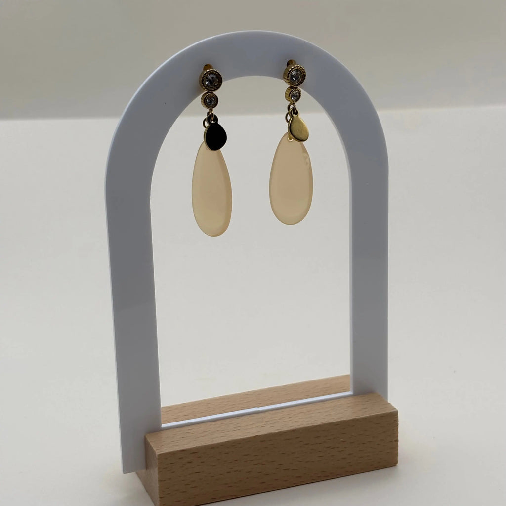 Boucles d'oreilles dorées avec motif goutte d'eau écrue en acier inoxydable 