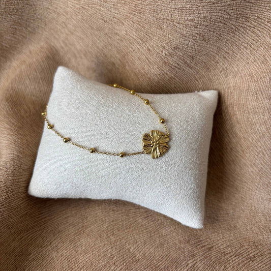 Bracelet doré |Chainette avec perles dorées et fleur centrale |Longueur 17 cm  |Acier inoxydable