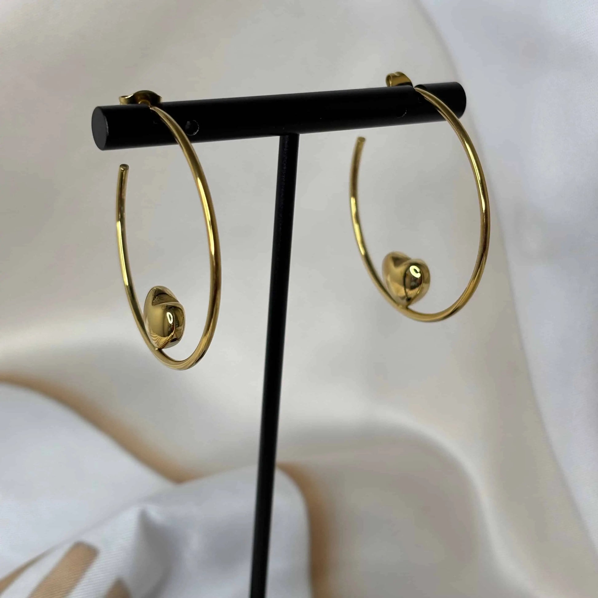 Boucles d'oreilles créoles Motif en cœur couleur dorée | Acier inoxydable
