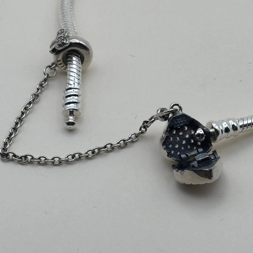 Charm Pand'Or avec une chainette et coeur orné de strass