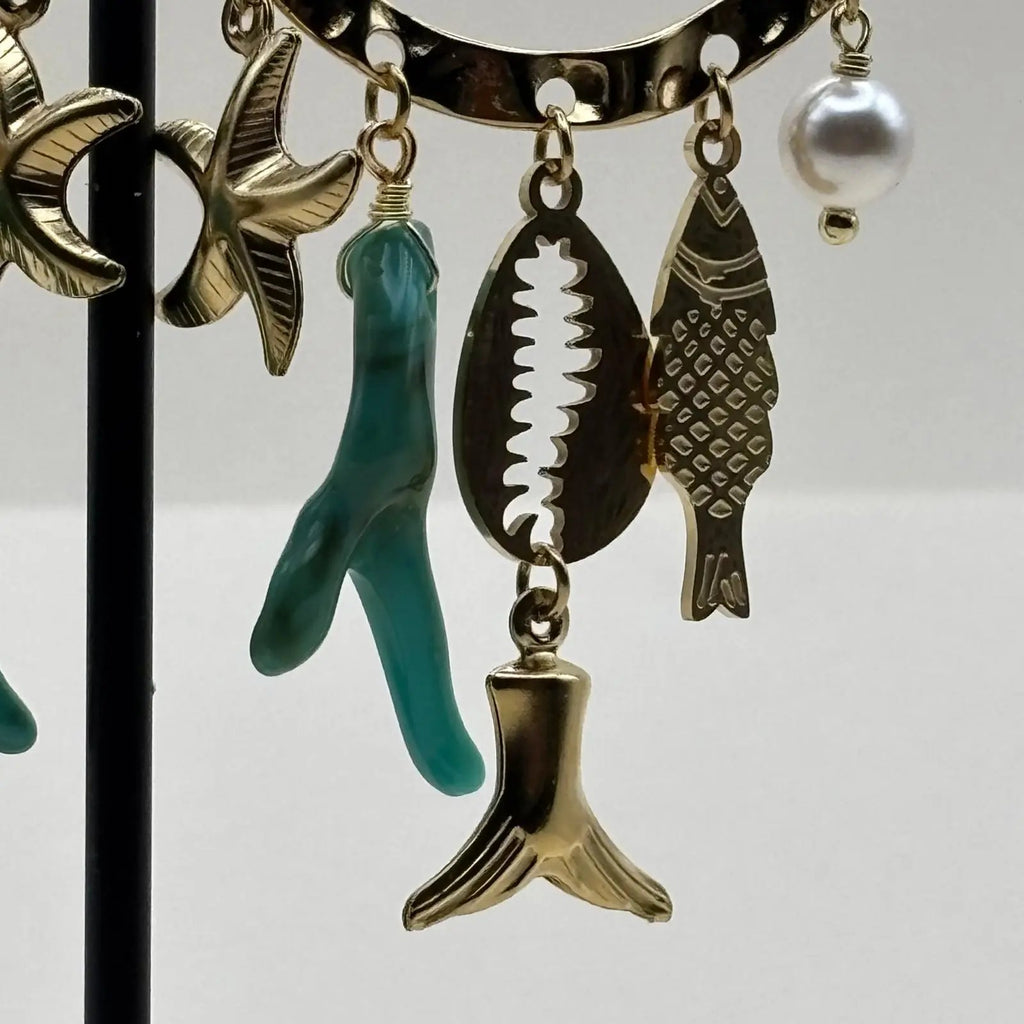 Boucles d'oreilles  dorées avec anneau et breloques turquoise étoile de mer coquillage